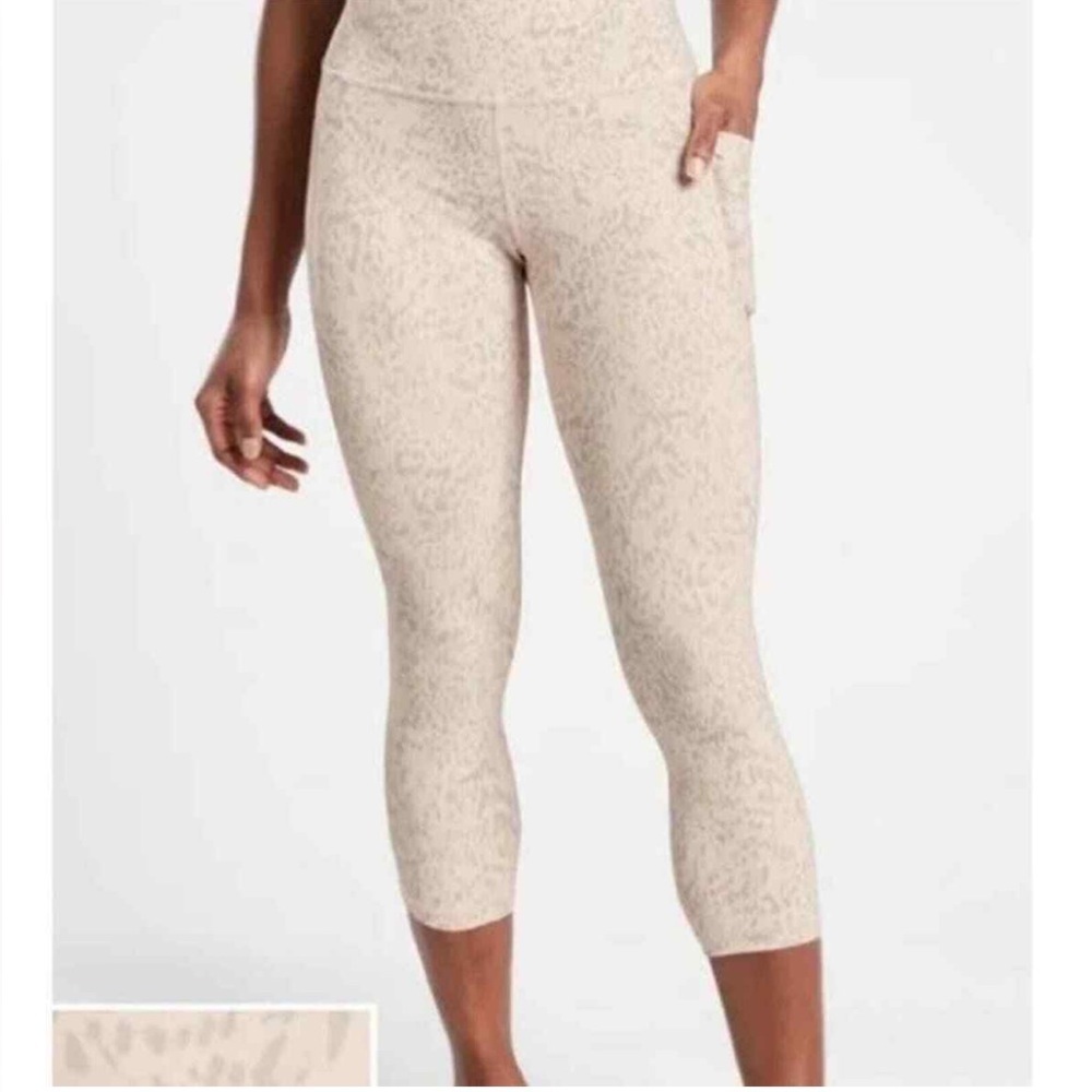 Athleta Salutation Stash Pocket II Print Capri Size LP Chantilly Cream